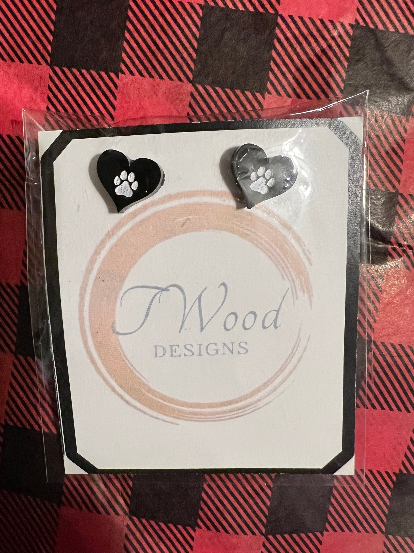 Acrylic paw heart stud earrings